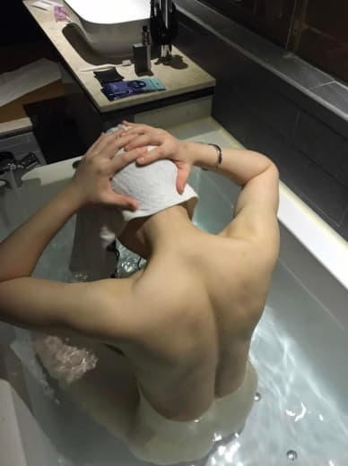 【2023-06-27】Naked foam bath video 🎥.m4v